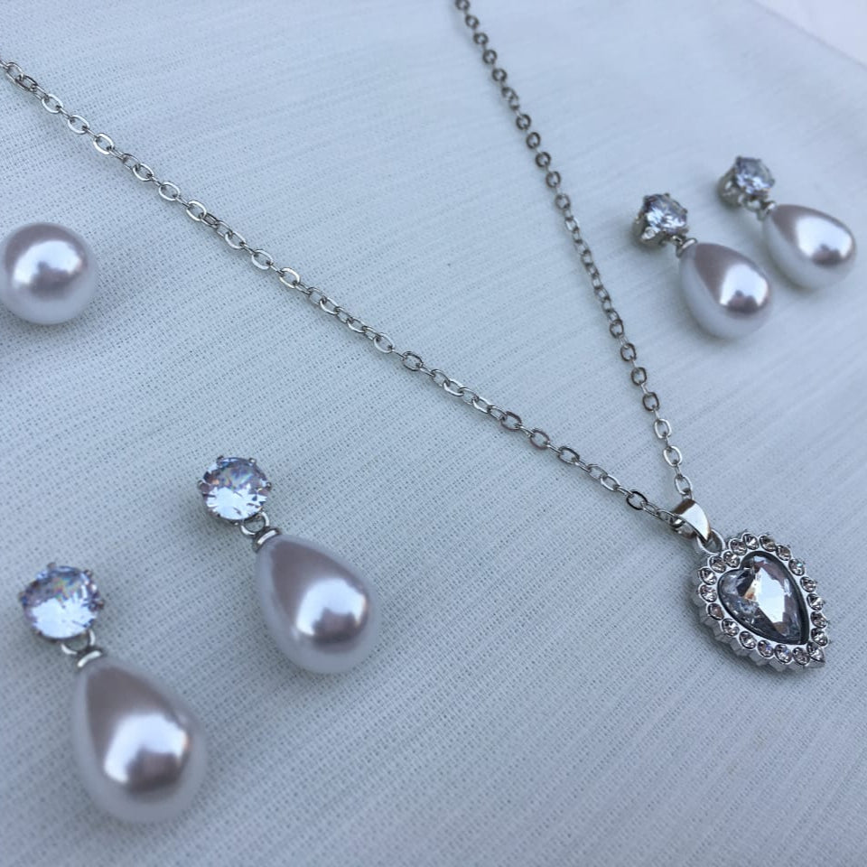 Elegant Pearl & Crystal Heart Jewelry Set