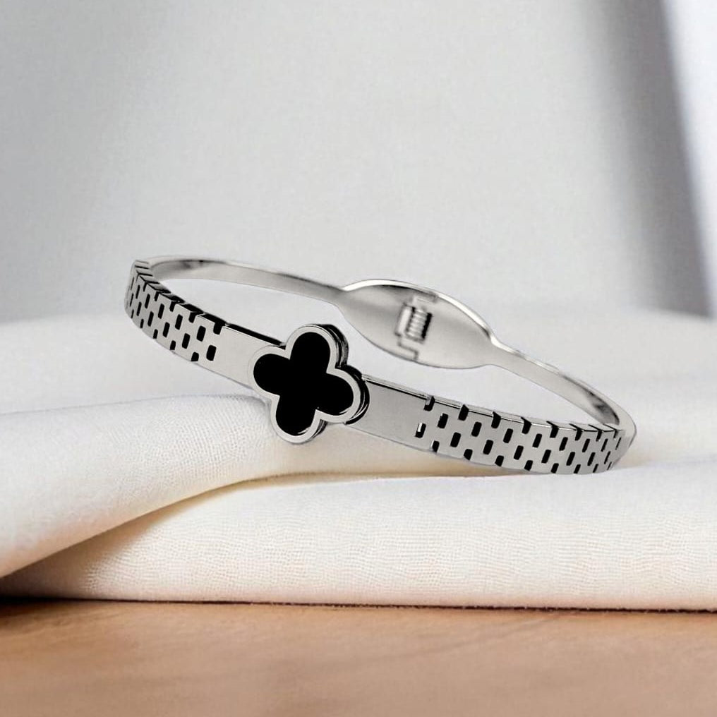 Elegant Clover Charm Bangle