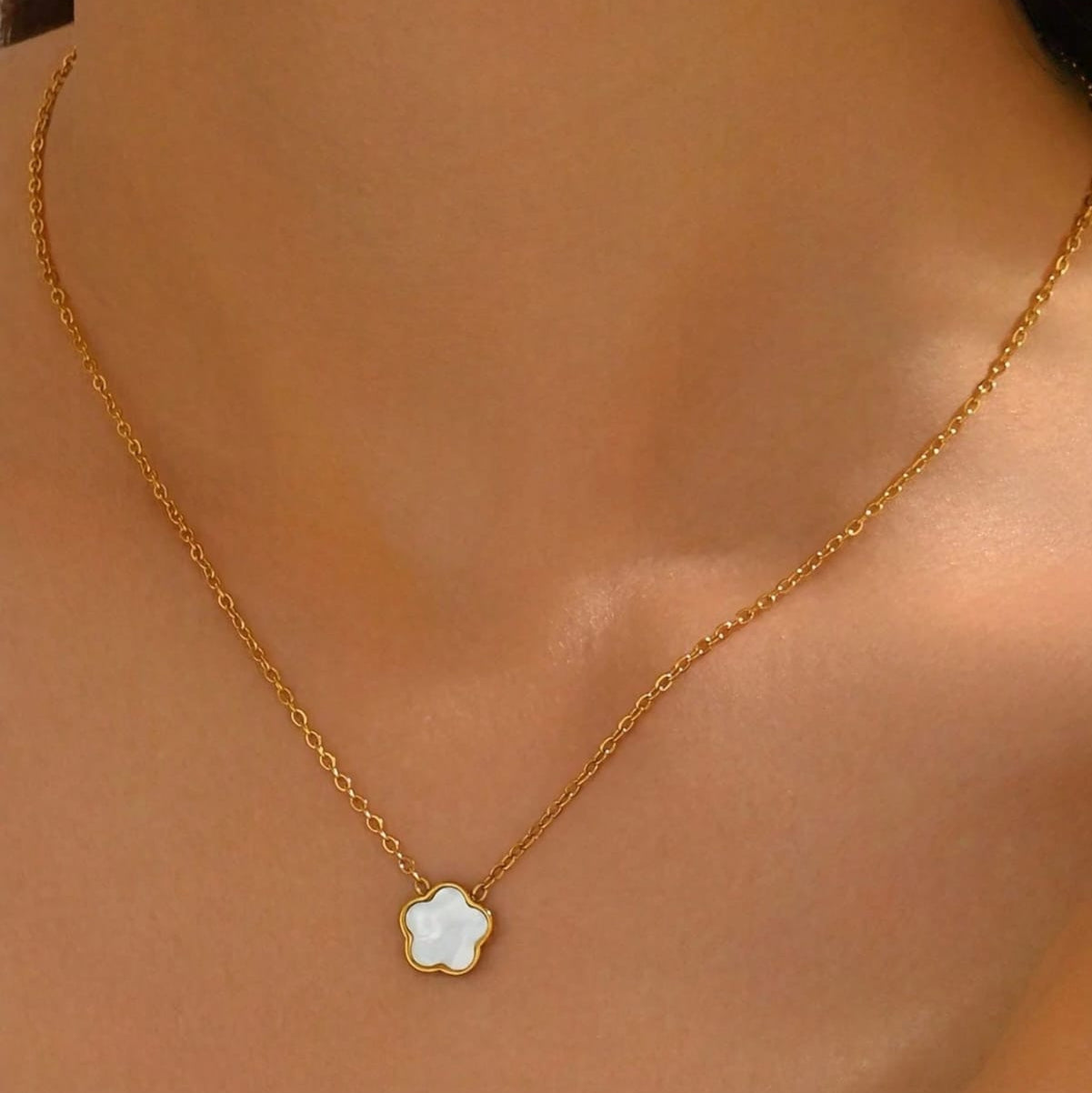 18K Gold Plated Five-Leaf Clover Pendant Necklace – Stainless Steel Charm Jewelry Gift for Women