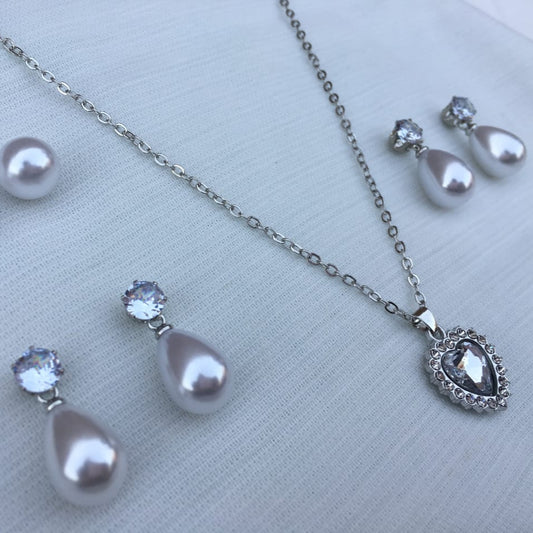 Elegant Pearl & Crystal Heart Jewelry Set