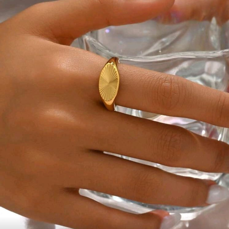 1pc Gold Plated Stainless Steel Vintage Convex Band Ring for Women – Fashionable, Durable & Elegant Daily Jewelry Gift